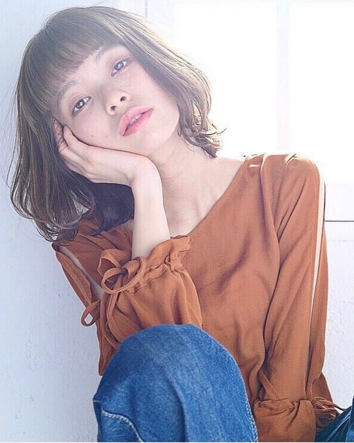 透明感たっぷりのクールベージュにボブスタイル