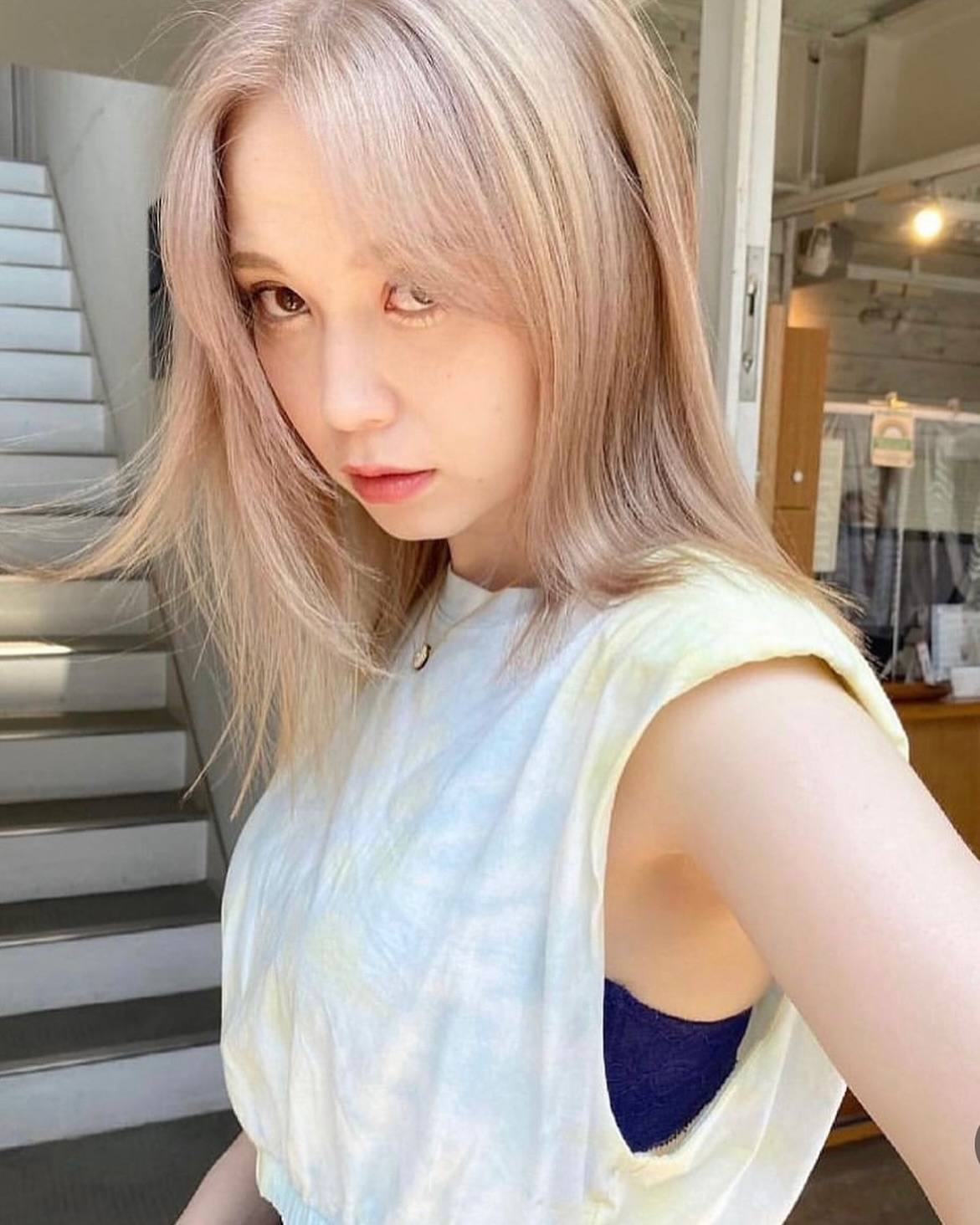 抜きっぱなしのブリーチヘア